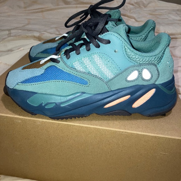 Adidas Yeezy Boost 700 Faded Azure - Picture 2 of 8